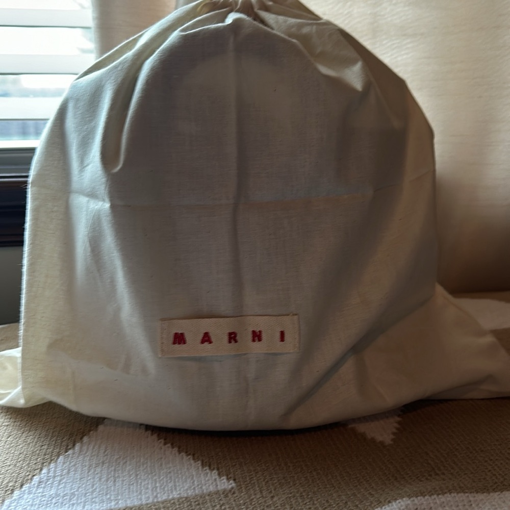 Marni Tropicalia Small Bucket Bag in black leather and raffia-effect fabric - Picture 11 of 11